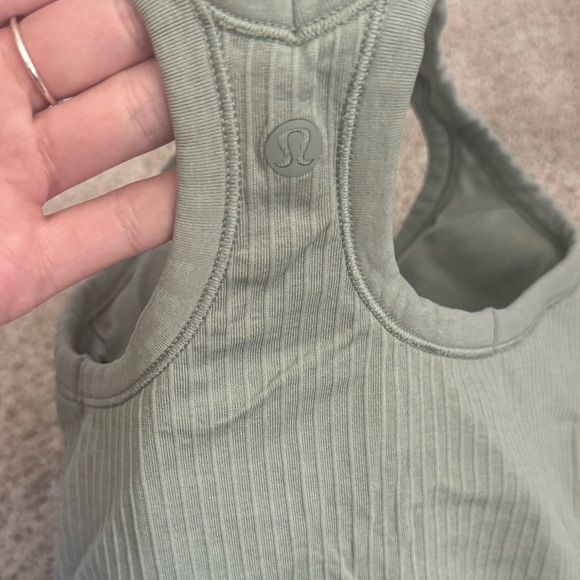 LILULEMON RIBBED TANK TOP - Picture 3 of 3